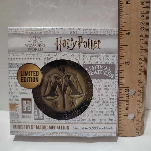 Harry Potter Ministry Of Magic Metal Medallion Official Collectible Figurine - Picture 4 of 4
